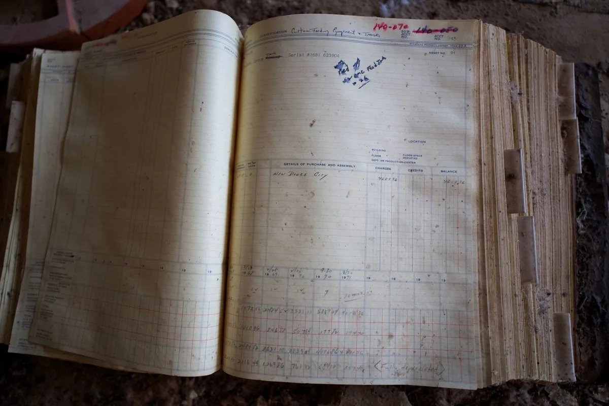 Registre d etat civil ancien ouvert, ecriture manuscrite