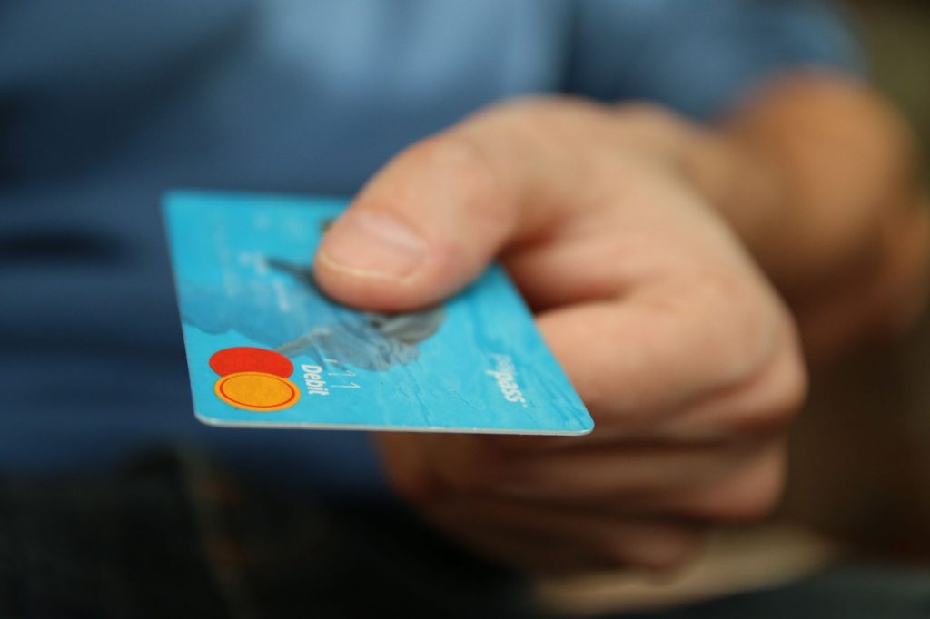 Protégez-vous lors de la souscription à des services financiers à distance