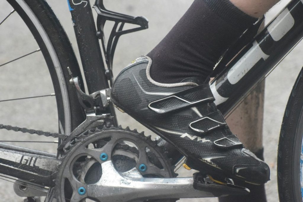 Chaussures de vélo de route débutant : quelles cales choisir en 2026 ?