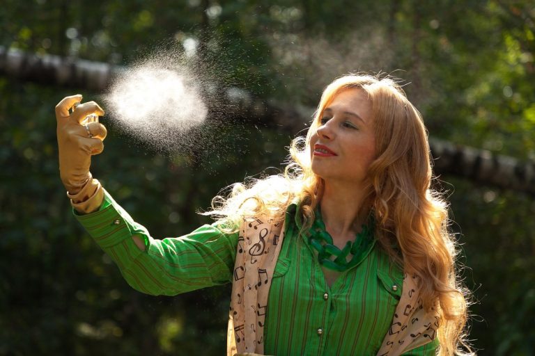 Comment choisir un parfum pour une femme : le guide simple