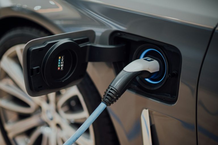 Économiser gros : Quelles conditions pour obtenir la prime à l’achat d’une voiture électrique d’occasion ?
