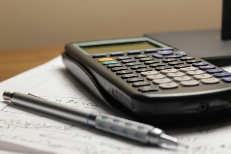 Traduction assermentée à Lyon : comment la glisser dans votre budget f