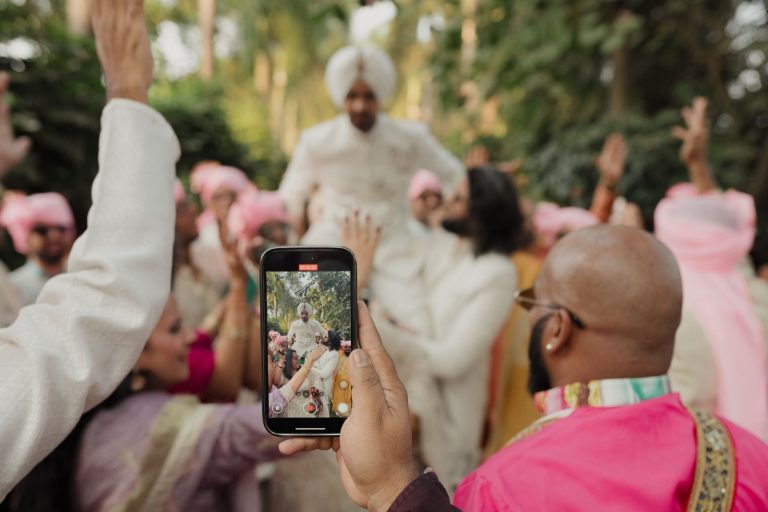 Vidéo drone gratuite pour un mariage : ce qui est vraiment possible